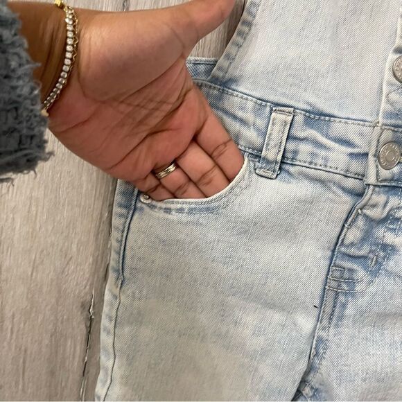 Cat & Jack Girl’s Light Wash Distressed Button Front Bib Denim Overalls XS 4/5 - Picture 5 of 14